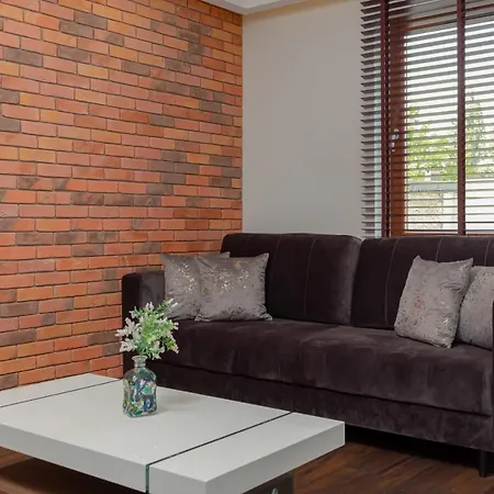 Airport Klobucka By Renters *