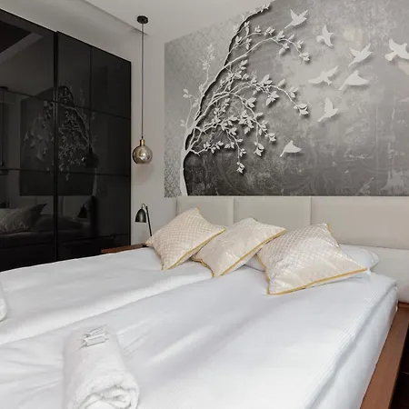 Airport Klobucka By Renters Warszawa