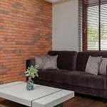 Airport Klobucka By Renters *