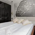 Airport Klobucka By Renters ワルシャワ